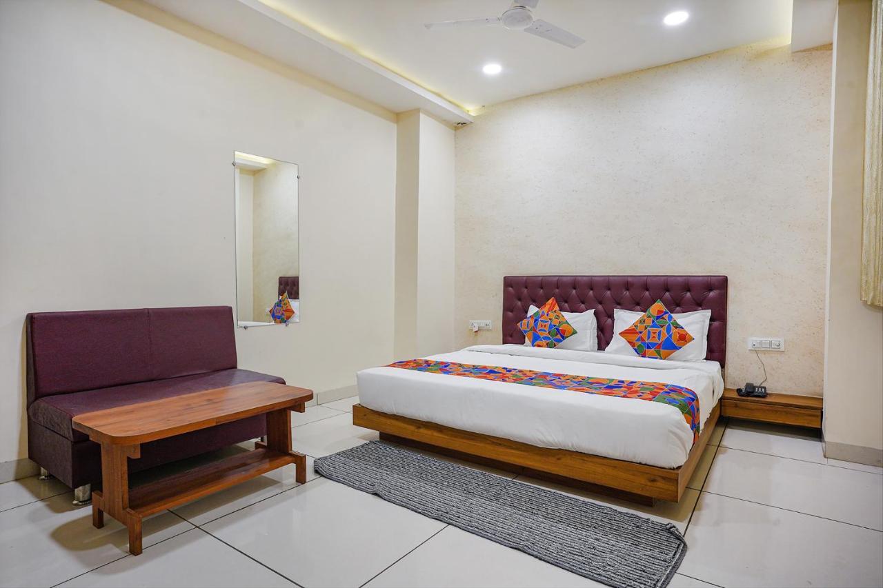 Fabhotel Sukh Vilas Индаур Экстерьер фото